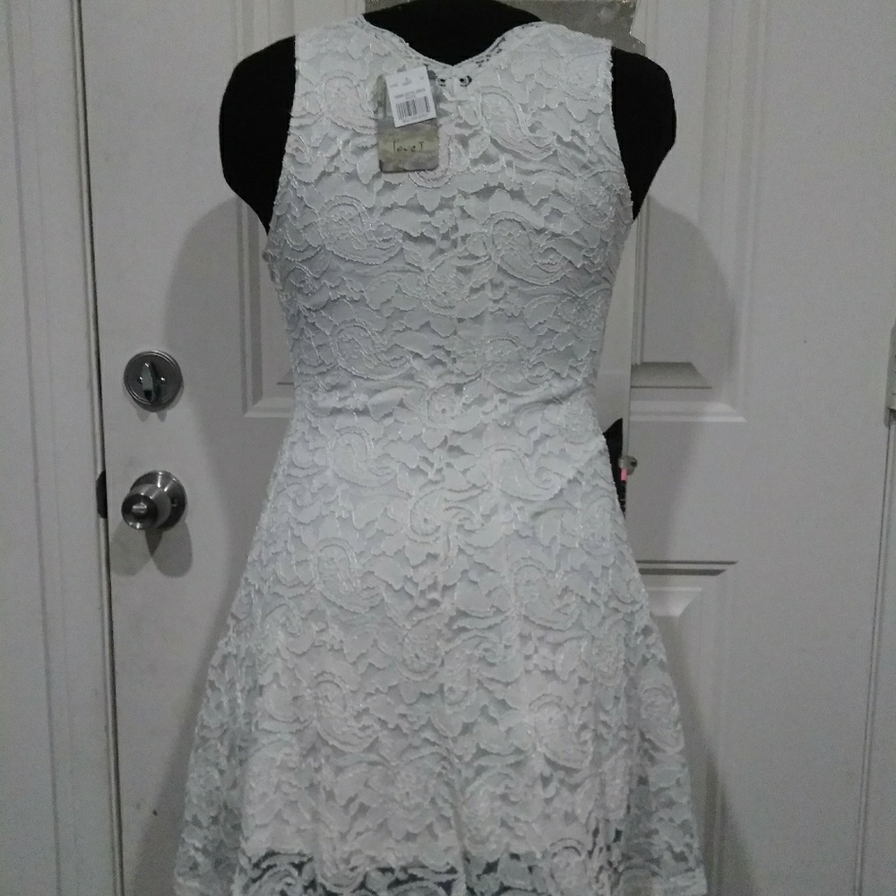DRESSES - Picture 5 of 8